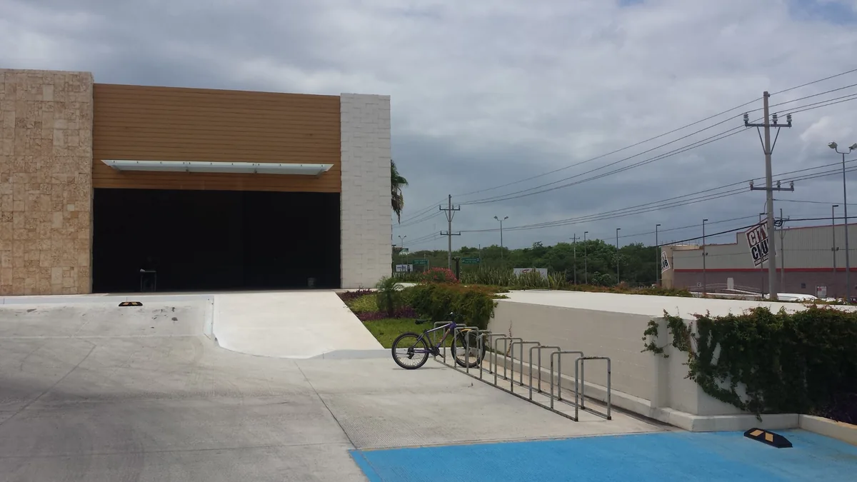 Plaza Playacar ocho meses después