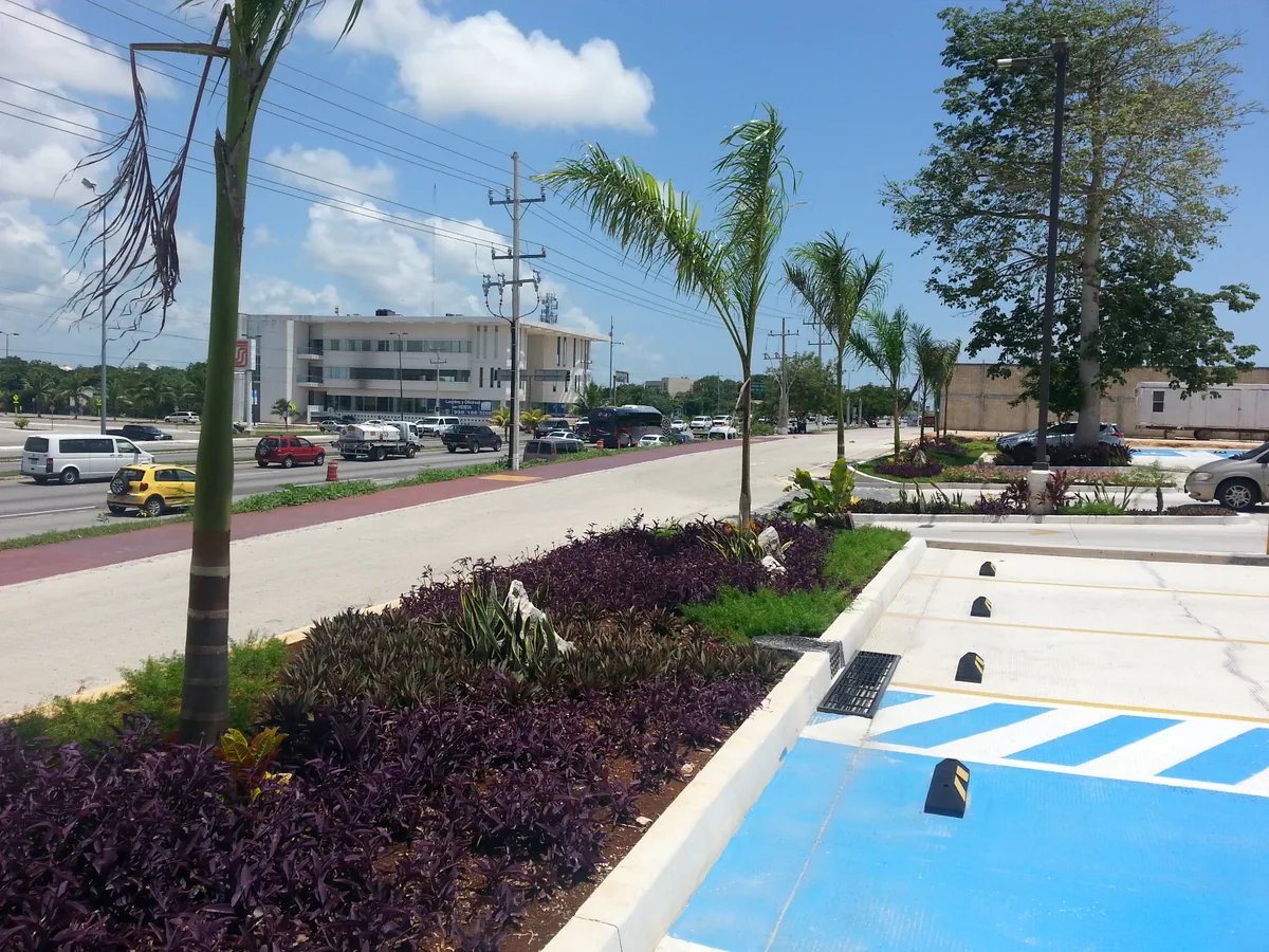 Segunda zona de Plaza Playacar después