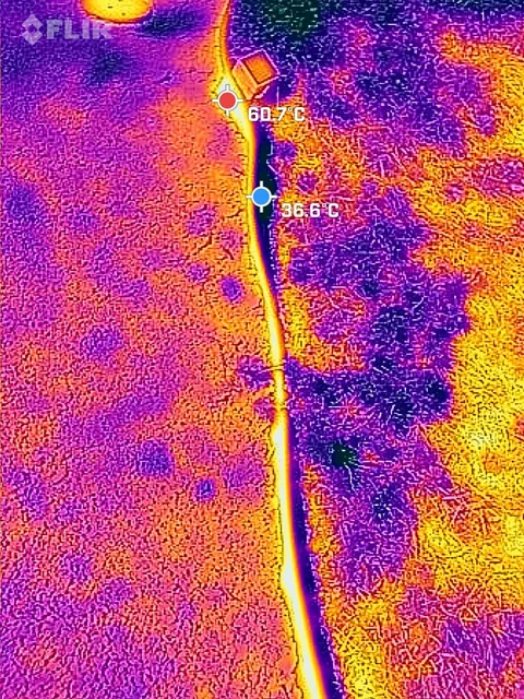 Termografía con puntos marcados de 60.7 °C y 36.6 °C.